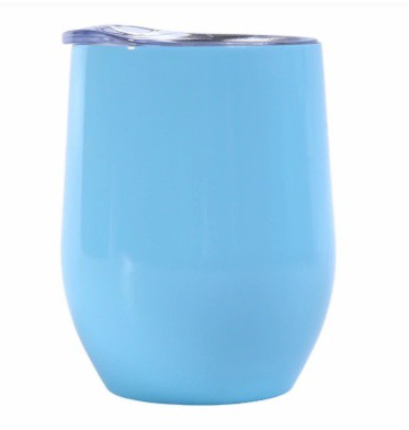 Qual é o papel da curvatura na taça de um copo de vinho?